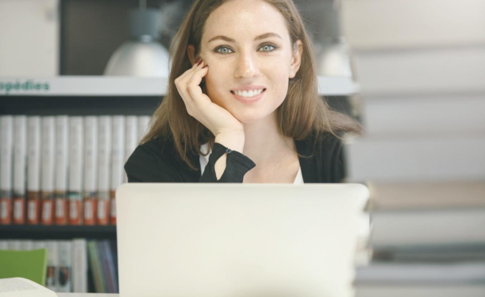 Professionelle Finanzberatung im persönlichen Gespräch